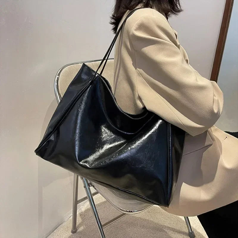 The Farah Tote — Original Leather Bucket Bag