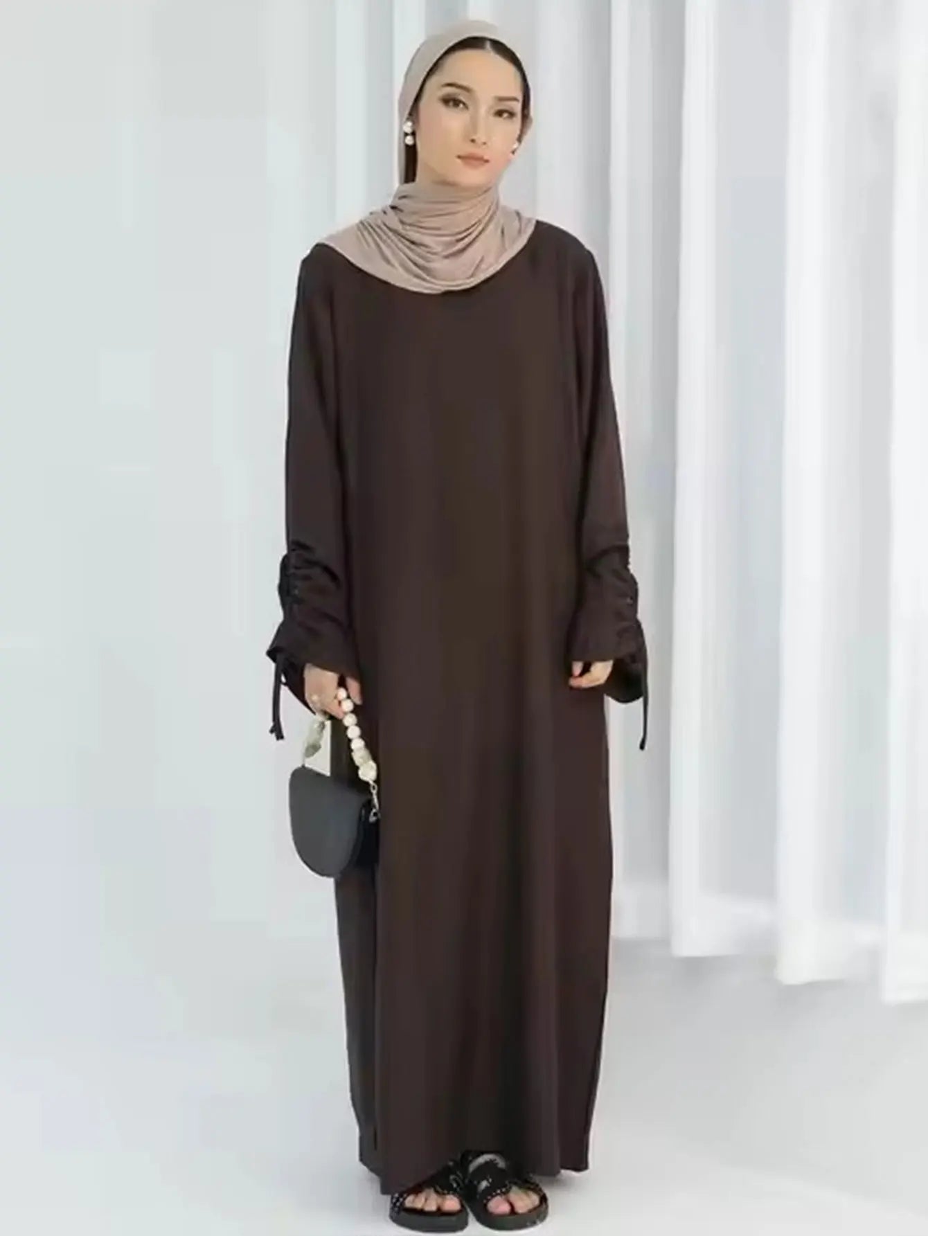 Abaya Naïla — Lace-Up Sleeves (Casual Edition)