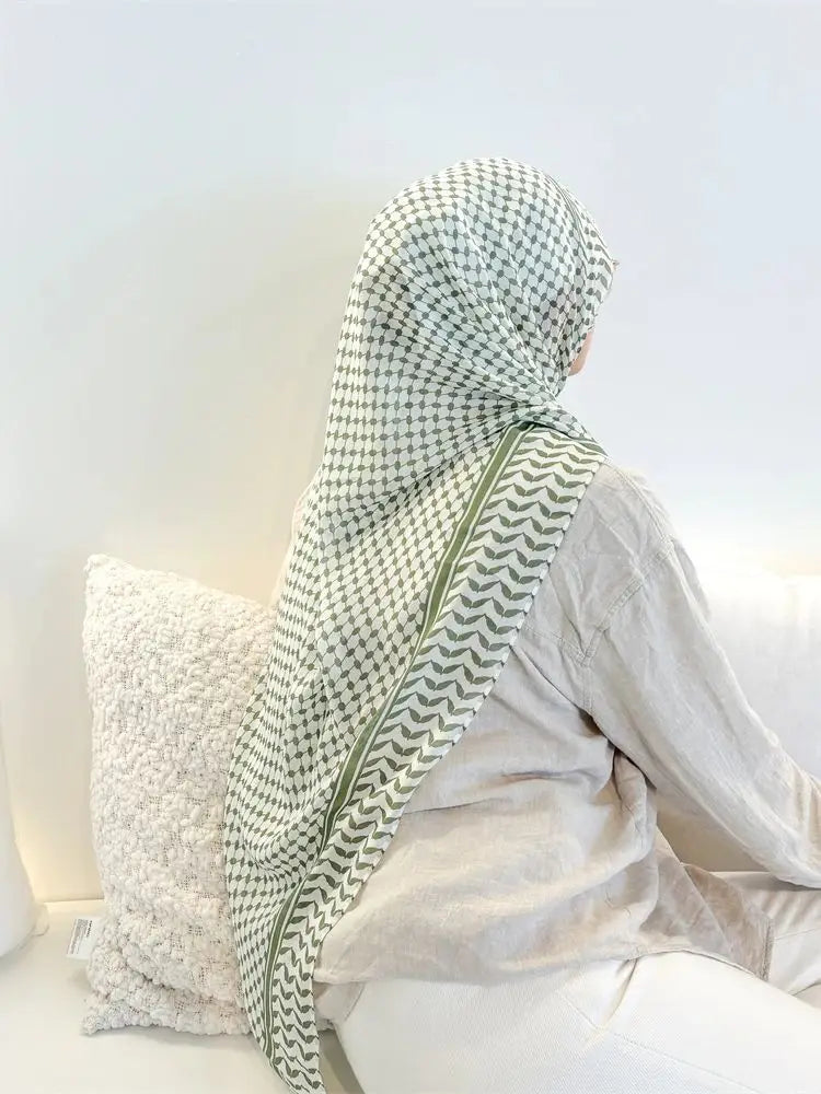 Layla Long Khimar — Flowing Muslin (Overhead)
