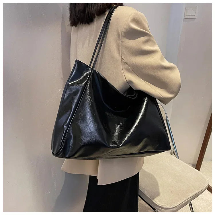 The Farah Tote — Original Leather Bucket Bag
