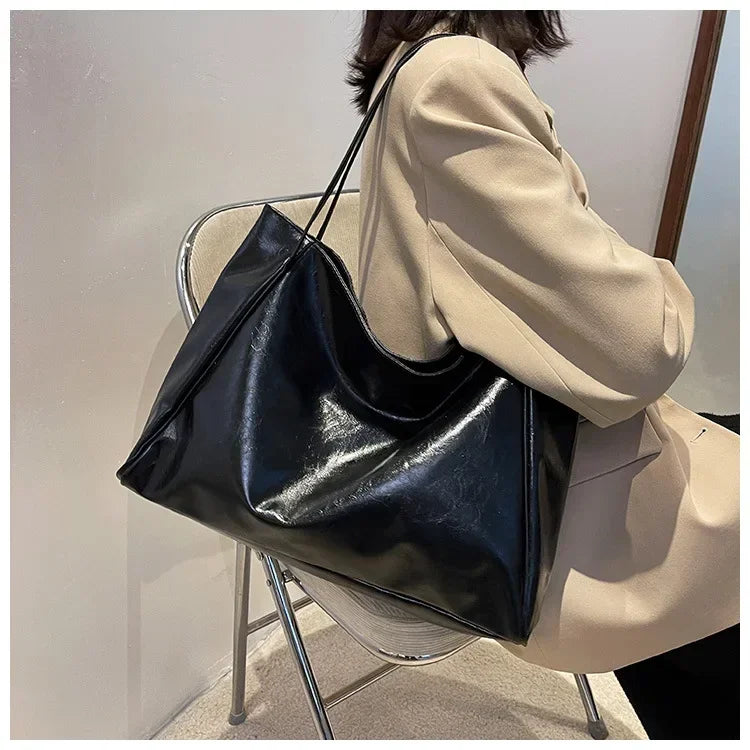 The Farah Tote — Original Leather Bucket Bag